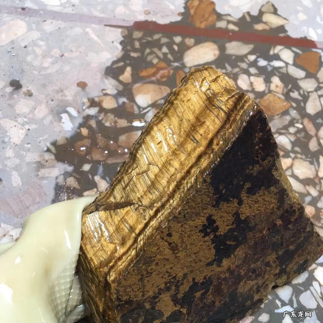 男人戴虎眼石的好处 虎睛石是什么材质的