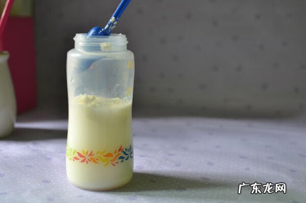 奶粉喝到最后有泡沫怎么回事 奶粉起沫是怎么回事