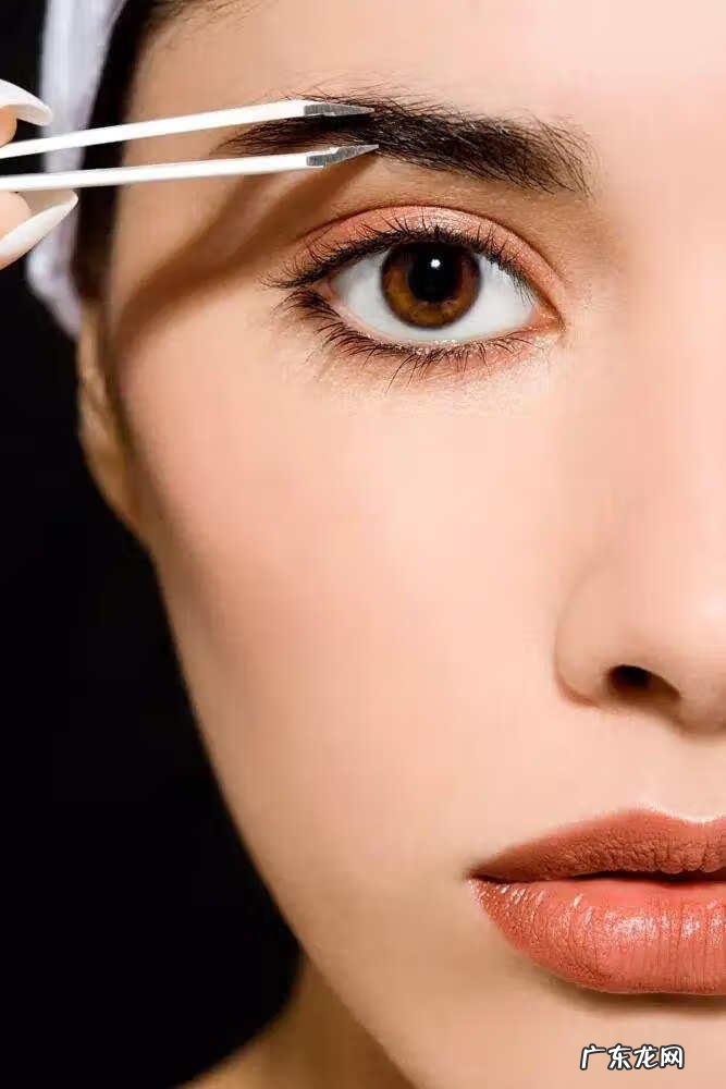 眉骨眼窝疼 眉毛的风水学