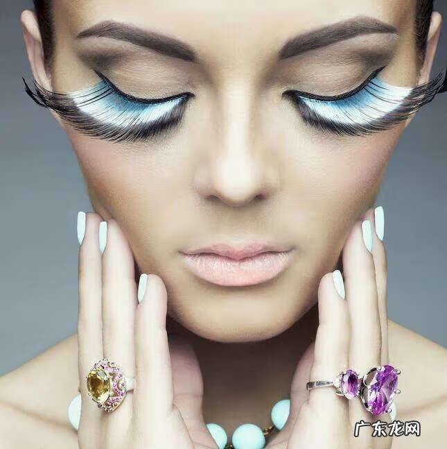 眉骨眼窝疼 眉毛的风水学