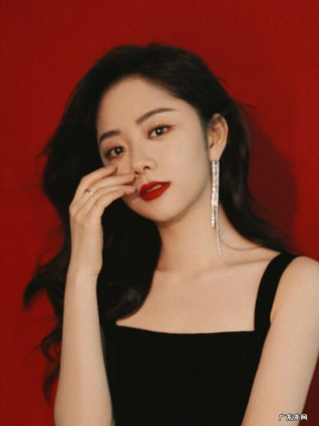 圆脸适合烫哪种发型 圆脸烫什么发型好看图片