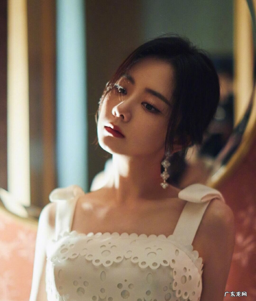 圆脸适合烫哪种发型 圆脸烫什么发型好看图片