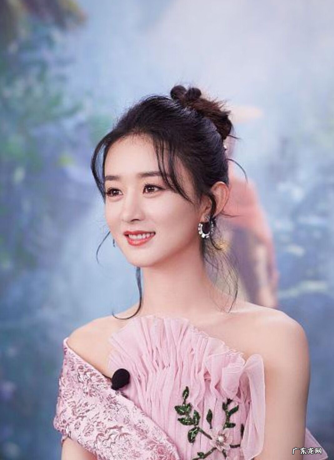 圆脸适合烫哪种发型 圆脸烫什么发型好看图片