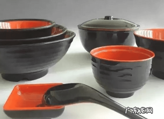 吃饭的碗买什么样的好 吃饭的碗什么颜色的风水好