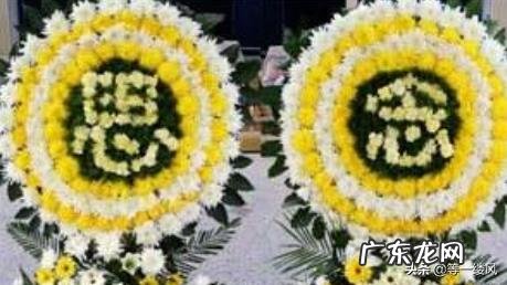 很好的朋友去世了,什么时间去探望其家人?出殡前还是出殡时?应该拿什么东西?