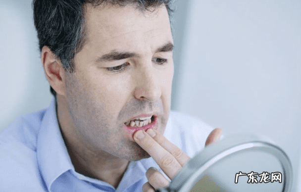 牙龈长了个红色肉疙瘩 牙龈上长了个肉疙瘩是怎么回事