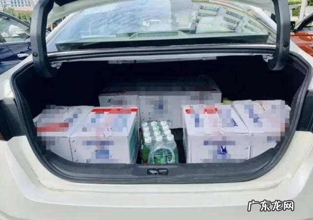车后备箱能放矿泉水吗 后备箱为什么要放一箱水