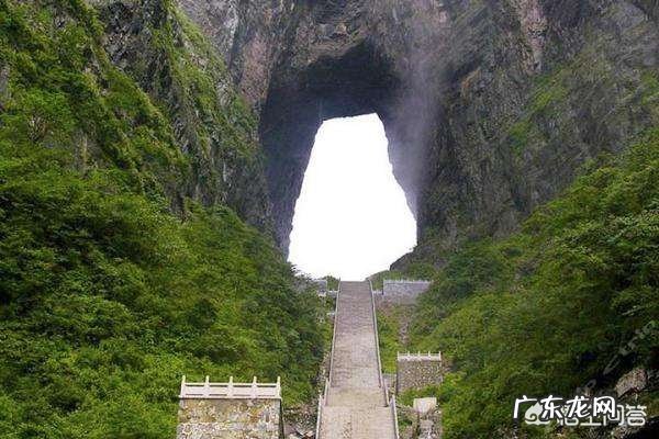 张家界天门山如何安排游玩最合理?门票在哪里可以预订?