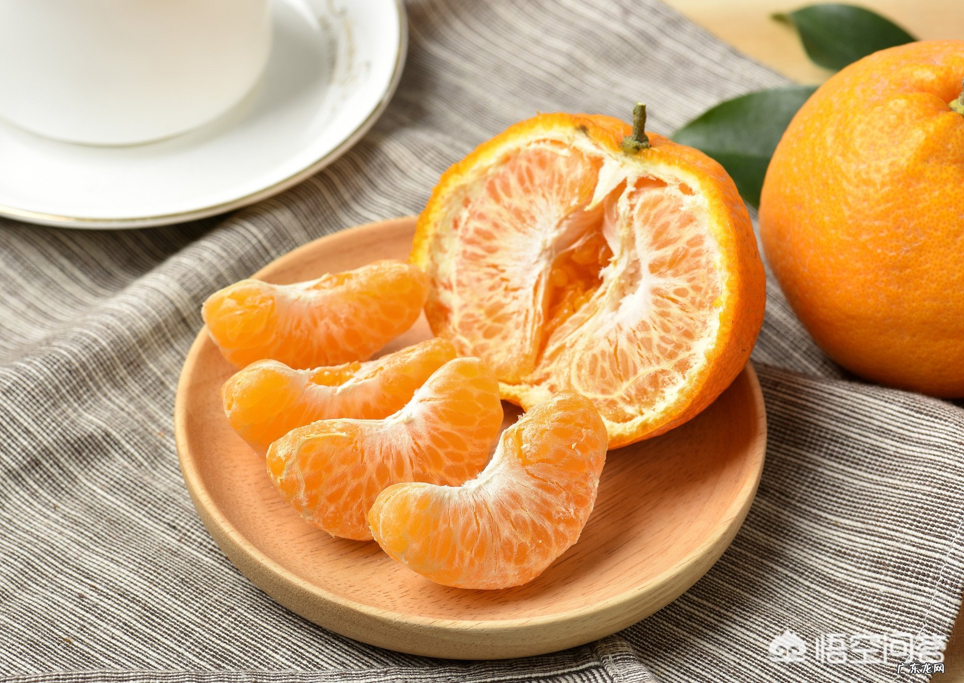 怀孕3个多月了,闺蜜说橘子上火,要少吃,孕妇每天吃多少比较好?