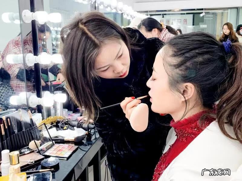 学美容去哪里学 学美容化妆去哪里学比较好