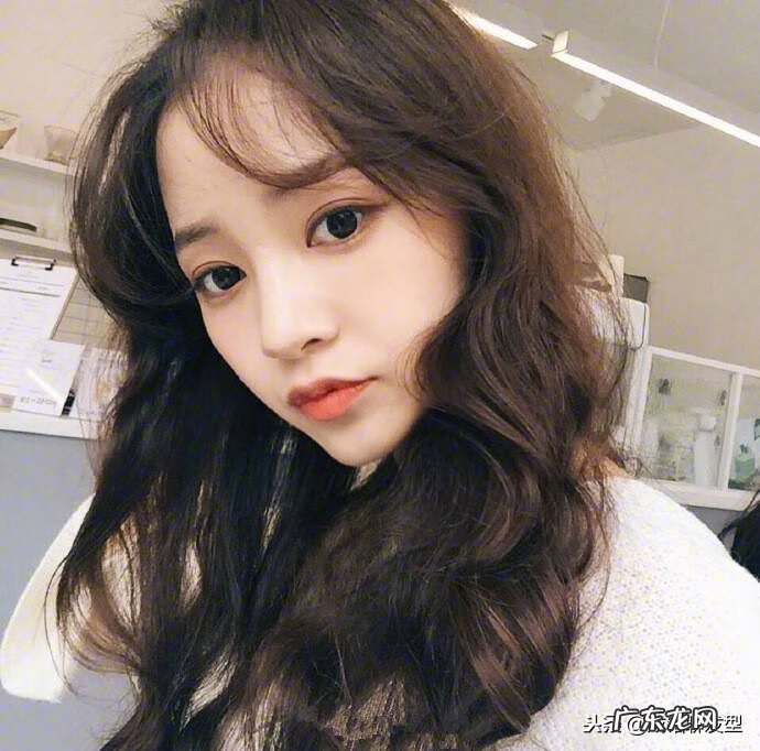 额头窄适合烫什么发型 适合额头窄的发型图片