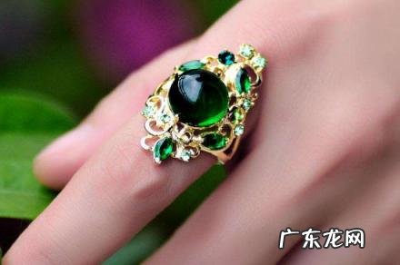 十个手指戴戒指的意义分别是什么 十个手指戴戒指的意义？不同的手指代表什么意思？