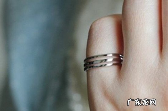 十个手指戴戒指的意义分别是什么 十个手指戴戒指的意义？不同的手指代表什么意思？