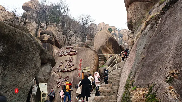 风水左边有水代表什么 风水湖水从左往右流说法是