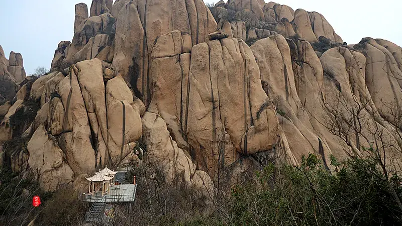 风水左边有水代表什么 风水湖水从左往右流说法是