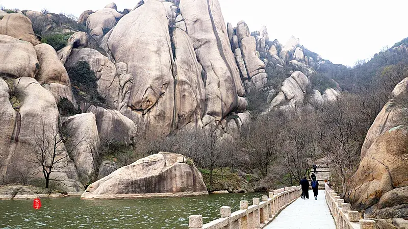 风水左边有水代表什么 风水湖水从左往右流说法是