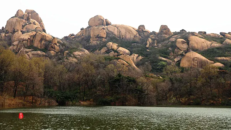 风水左边有水代表什么 风水湖水从左往右流说法是