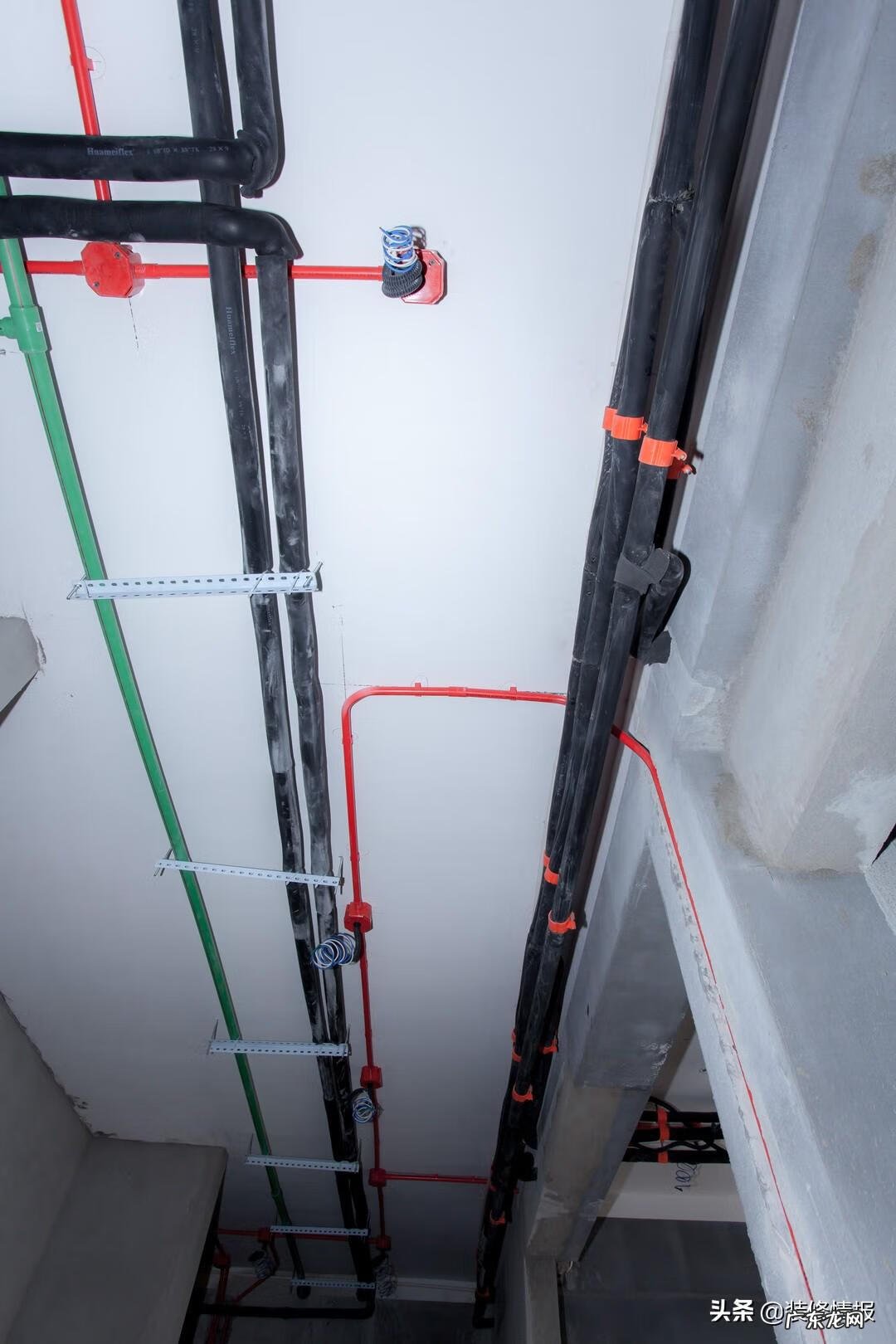 院墙用铁丝网围起来风水 铁丝网门头装修效果图