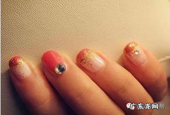 光疗甲做法步骤 光疗甲的做法步骤