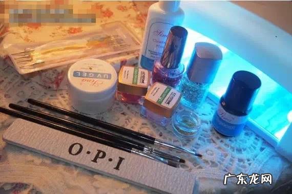 光疗甲做法步骤 光疗甲的做法步骤