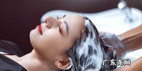 洗头发放啤酒有什么用 用啤酒来洗头发有什么好处?用啤酒来洗头发的正确的操作方法