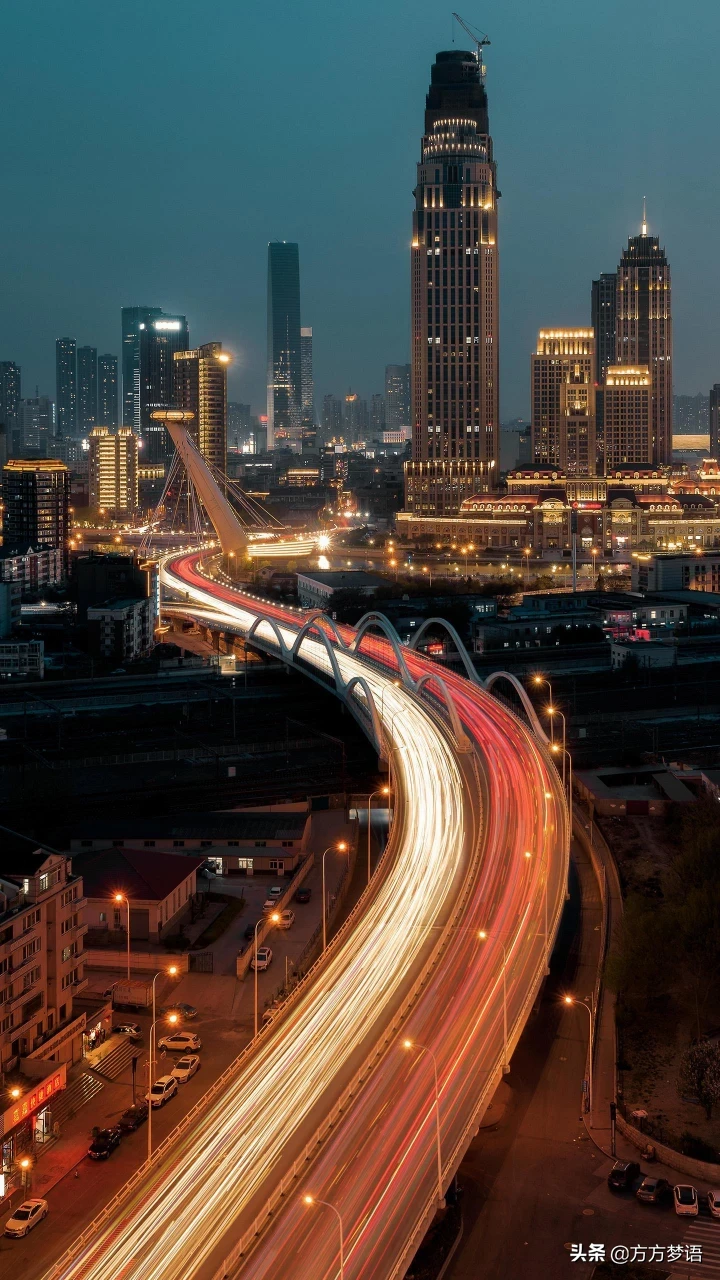 北京地铁一男子自称“老人”强行向他人索座，并称-早该给你爹让座了！对此你怎么看？