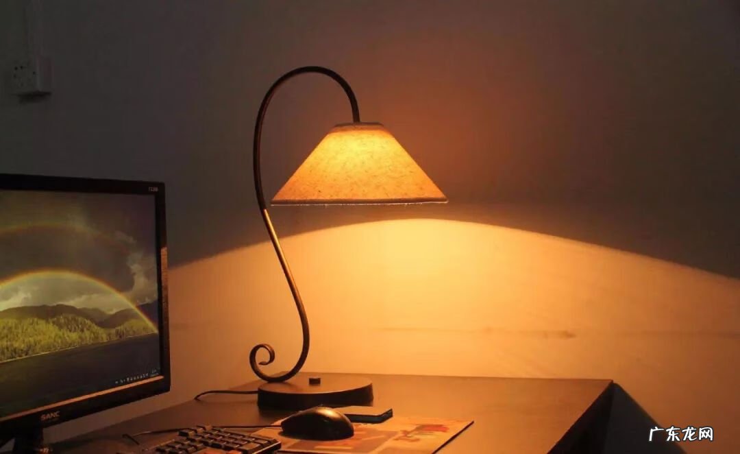 床头放台灯的风水 床头灯放什么风水讲究