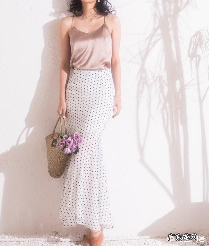 夏天该如何搭配裙子?
