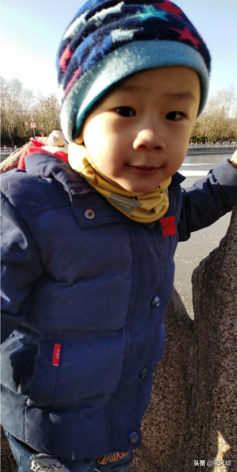 3岁小孩哭的时候，怎样哄他也不停，且总是说同一句话该怎么办？