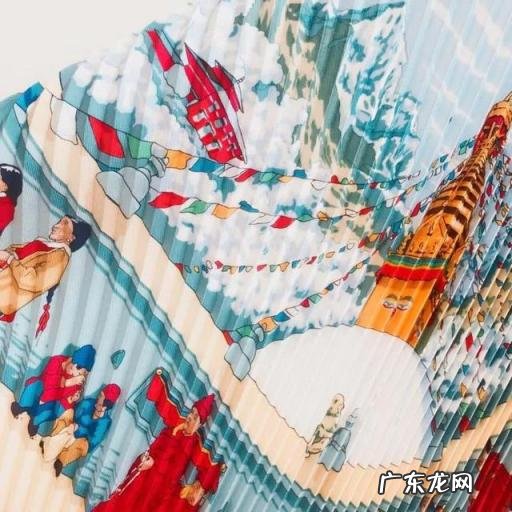 爱马仕丝巾图片及logo标志 爱马仕丝巾为啥这么贵7万多种颜色 耗时两年 看完就觉得值了