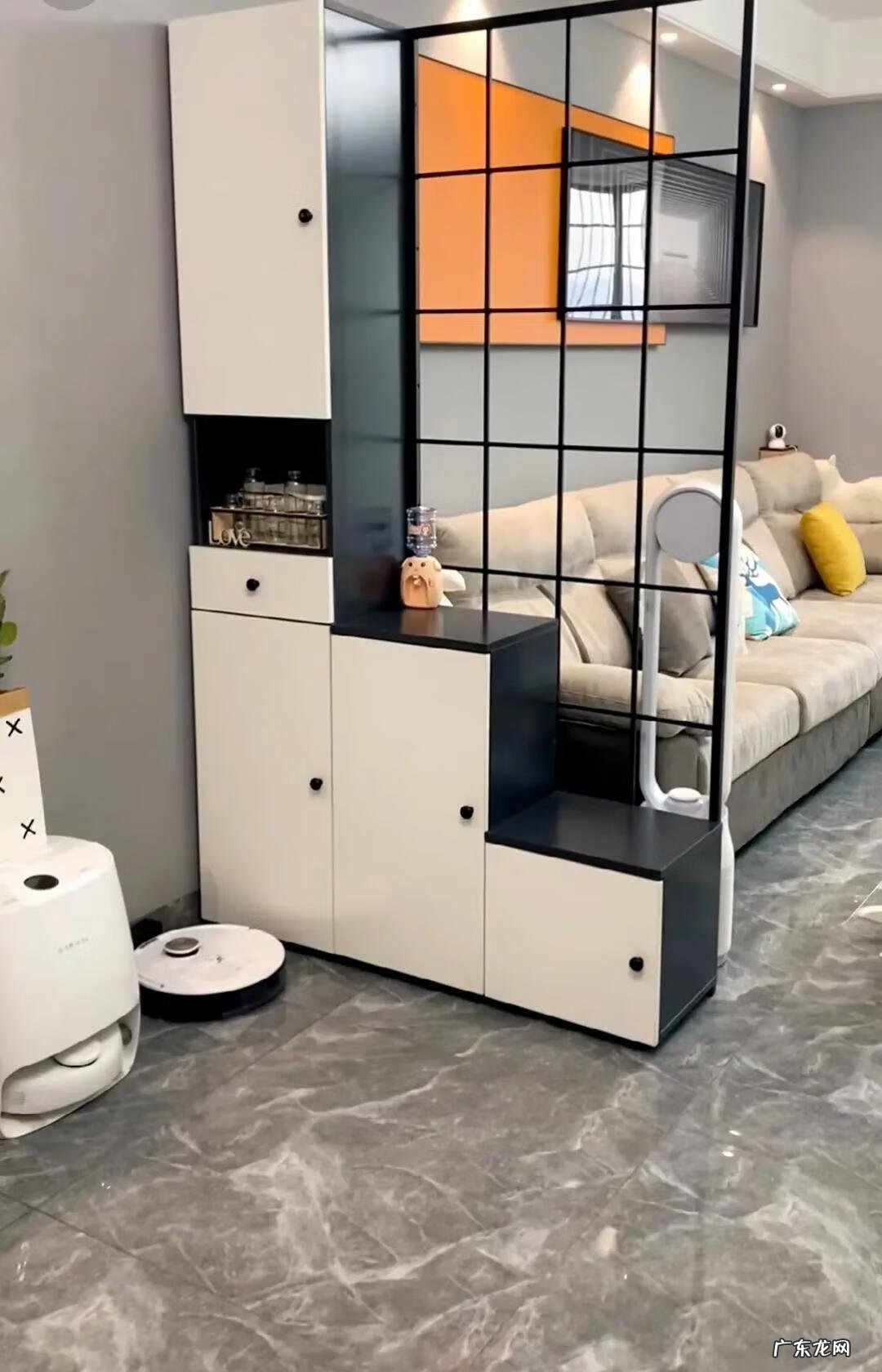 入户隔断柜效果图 入户门隔断柜