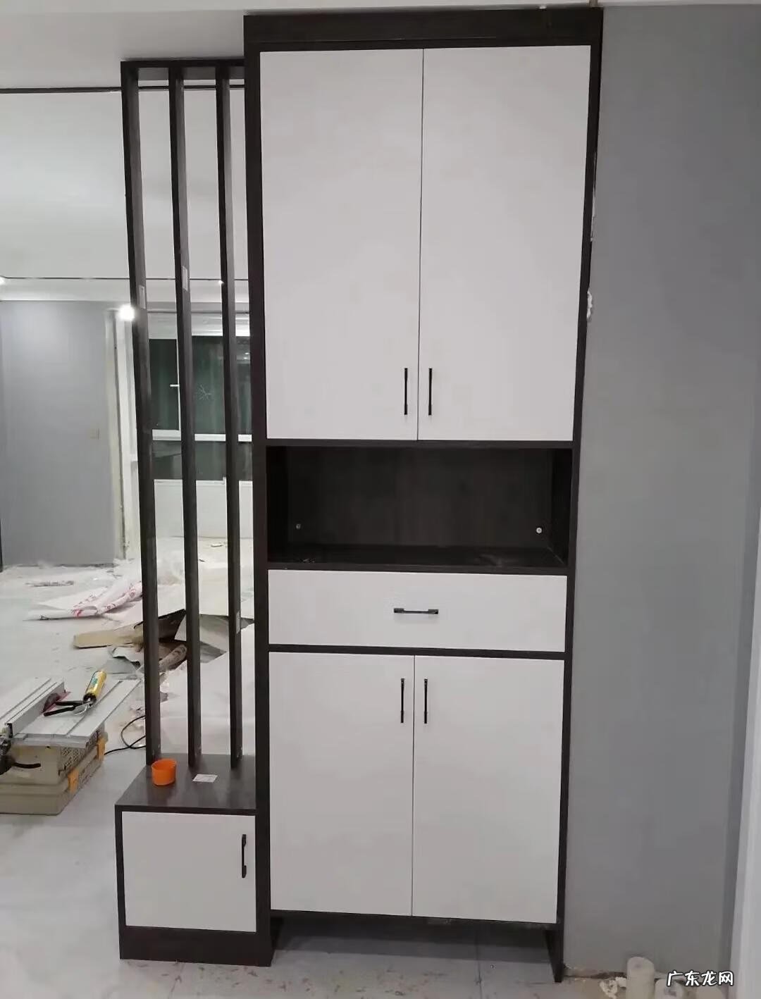 入户隔断柜效果图 入户门隔断柜