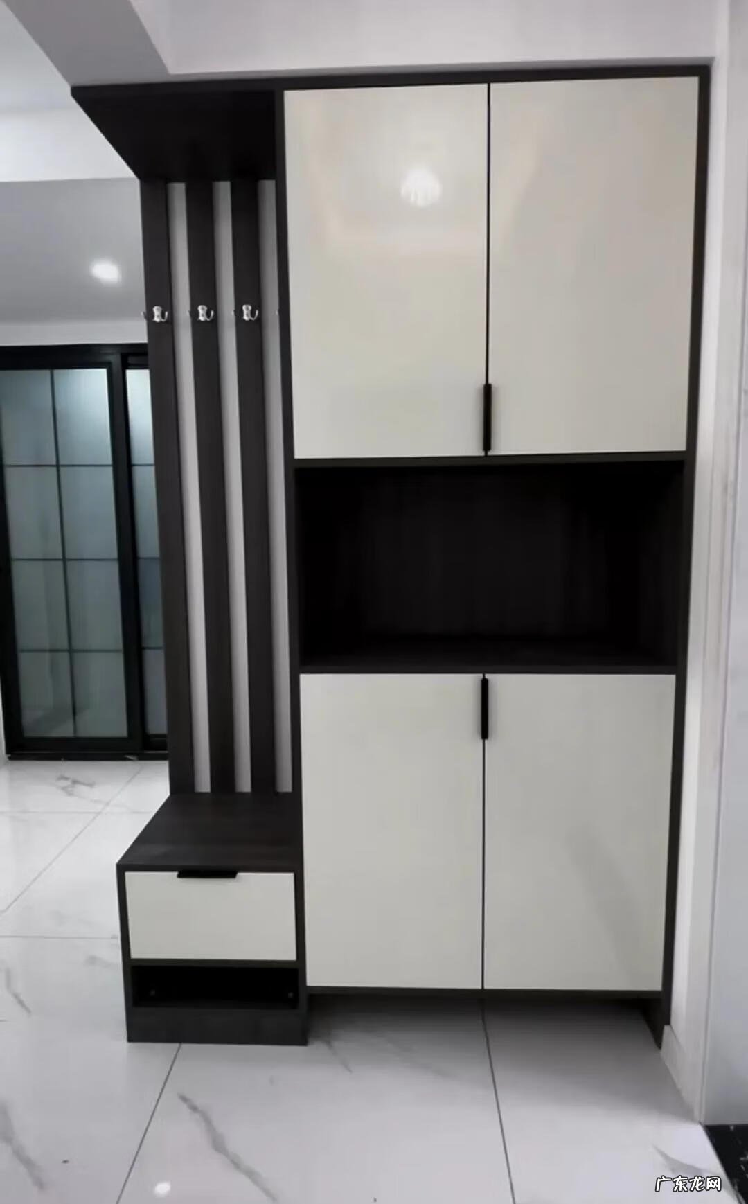 入户隔断柜效果图 入户门隔断柜