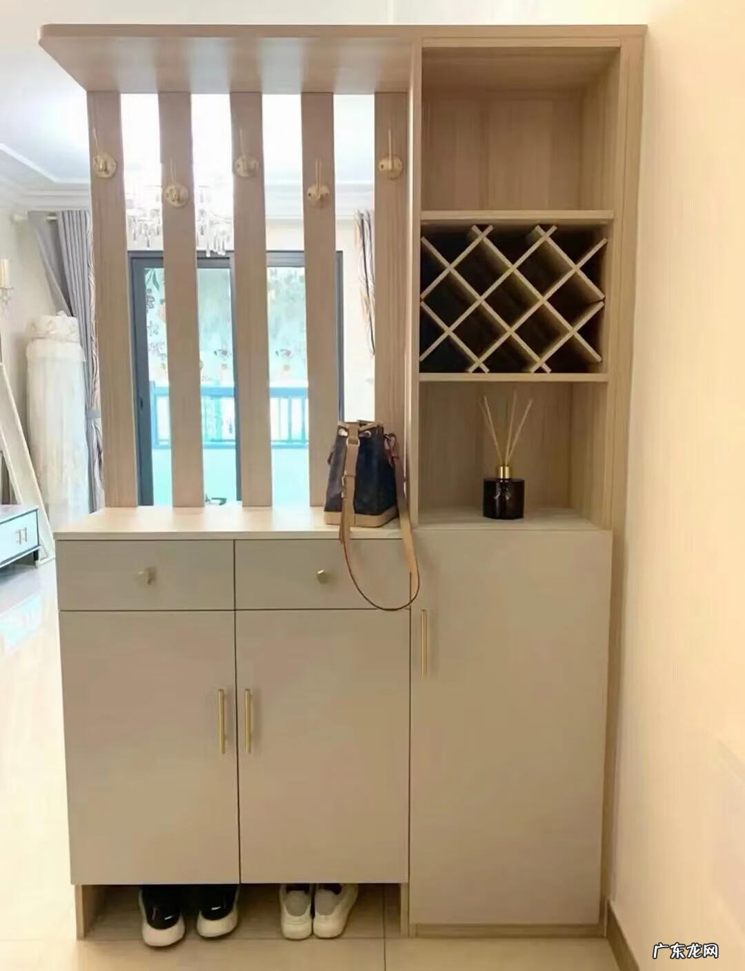 入户隔断柜效果图 入户门隔断柜