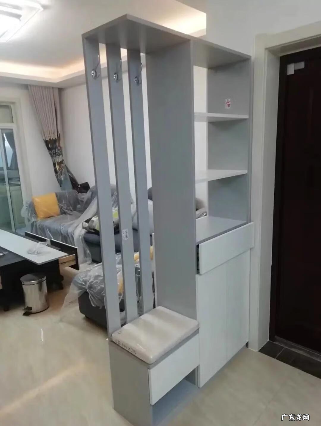 入户隔断柜效果图 入户门隔断柜