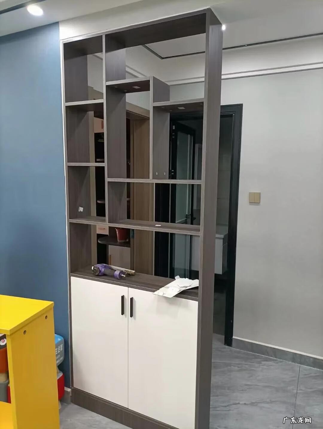 入户隔断柜效果图 入户门隔断柜