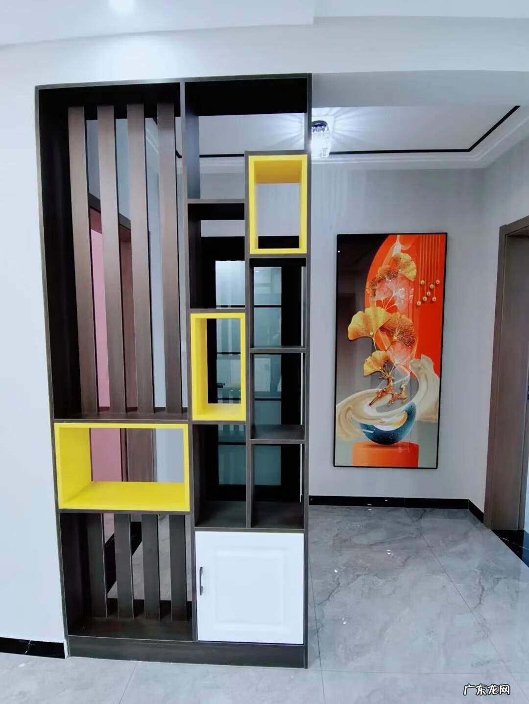 入户隔断柜效果图 入户门隔断柜