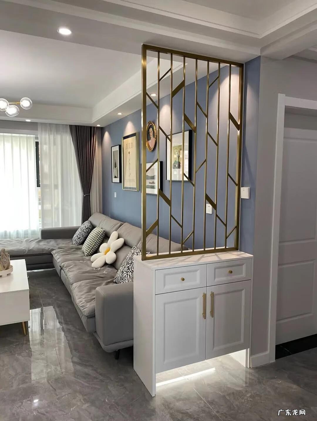 入户隔断柜效果图 入户门隔断柜