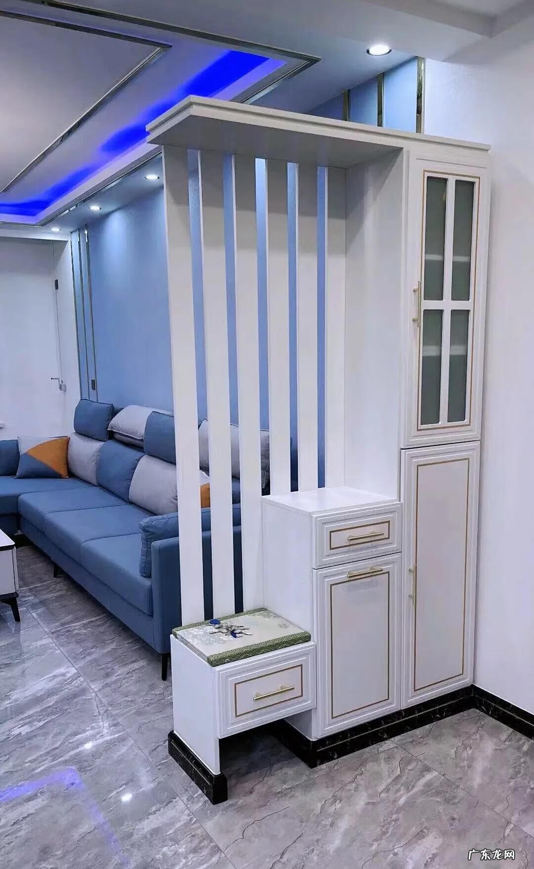 入户隔断柜效果图 入户门隔断柜