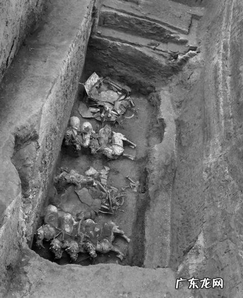 被誉为青铜之冠的是什么 秦始皇陵铜车马是哪个朝代的