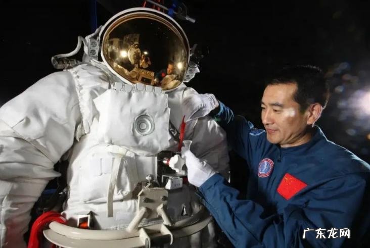 2008神舟七号宇航员是谁 神舟七号宇航员是谁驾驶的