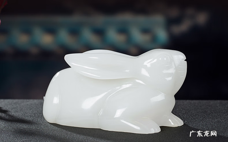 玉兔风水作用 风水玉兔摆件什么样的好呢