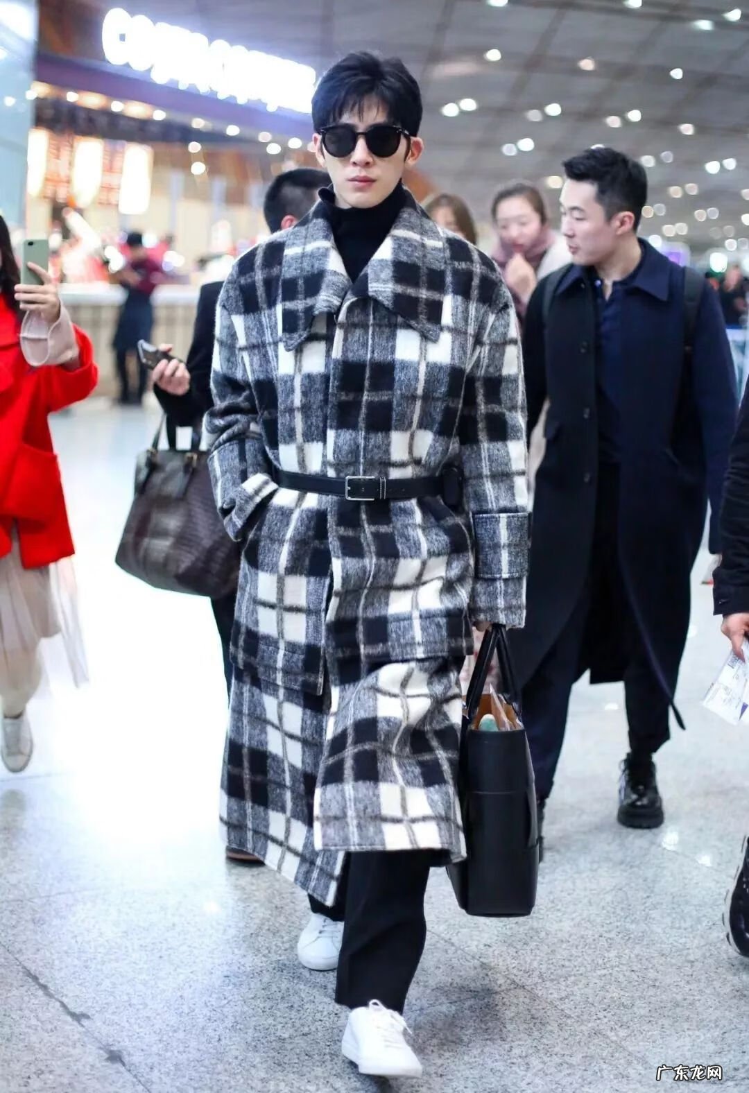 男士风衣怎么搭配好看 男风衣怎么搭配好看