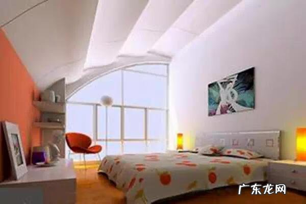 狗睡床上暗示什么风水 中国人睡床上暗示什么风水