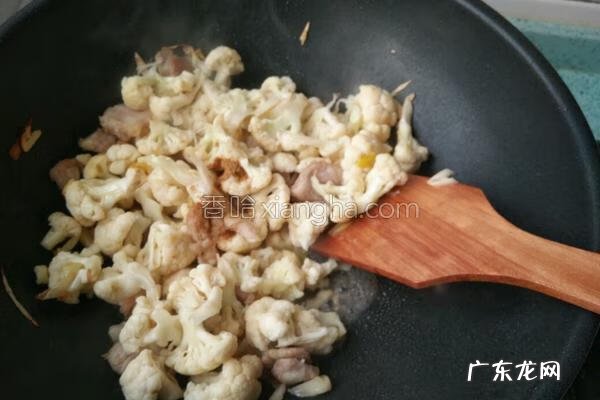 菜花炒肉怎样做