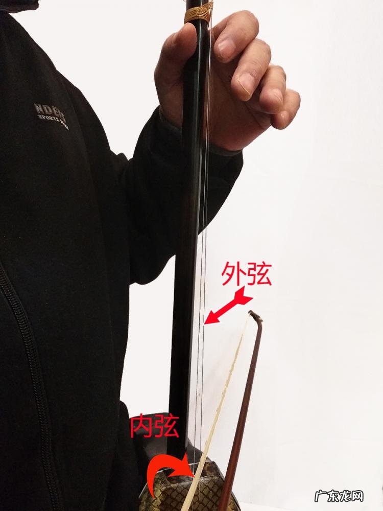 二胡几根弦儿 二胡是一种很奇妙的乐器它的奇妙在于仅有两根弦就能