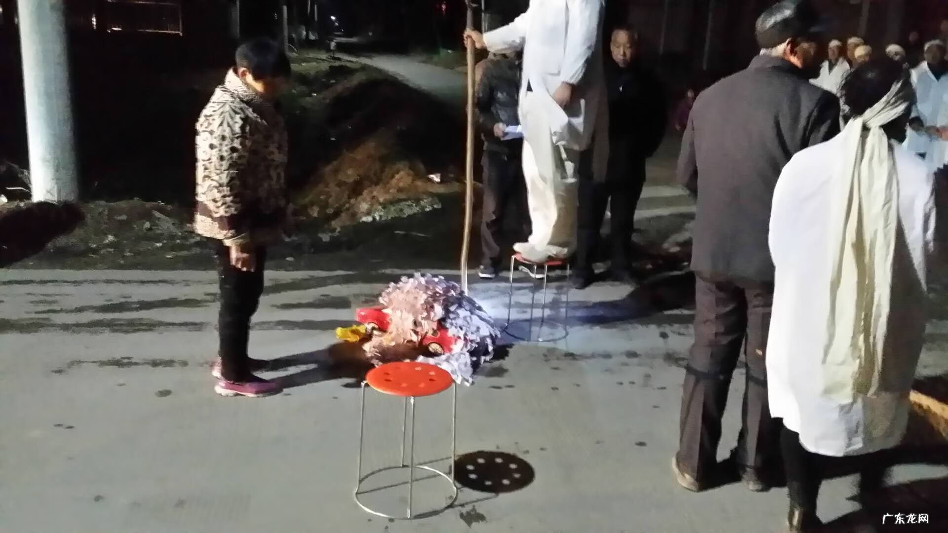 立碑前下雨立好后下雨 做风水下葬立碑后立即下雨好吗视频