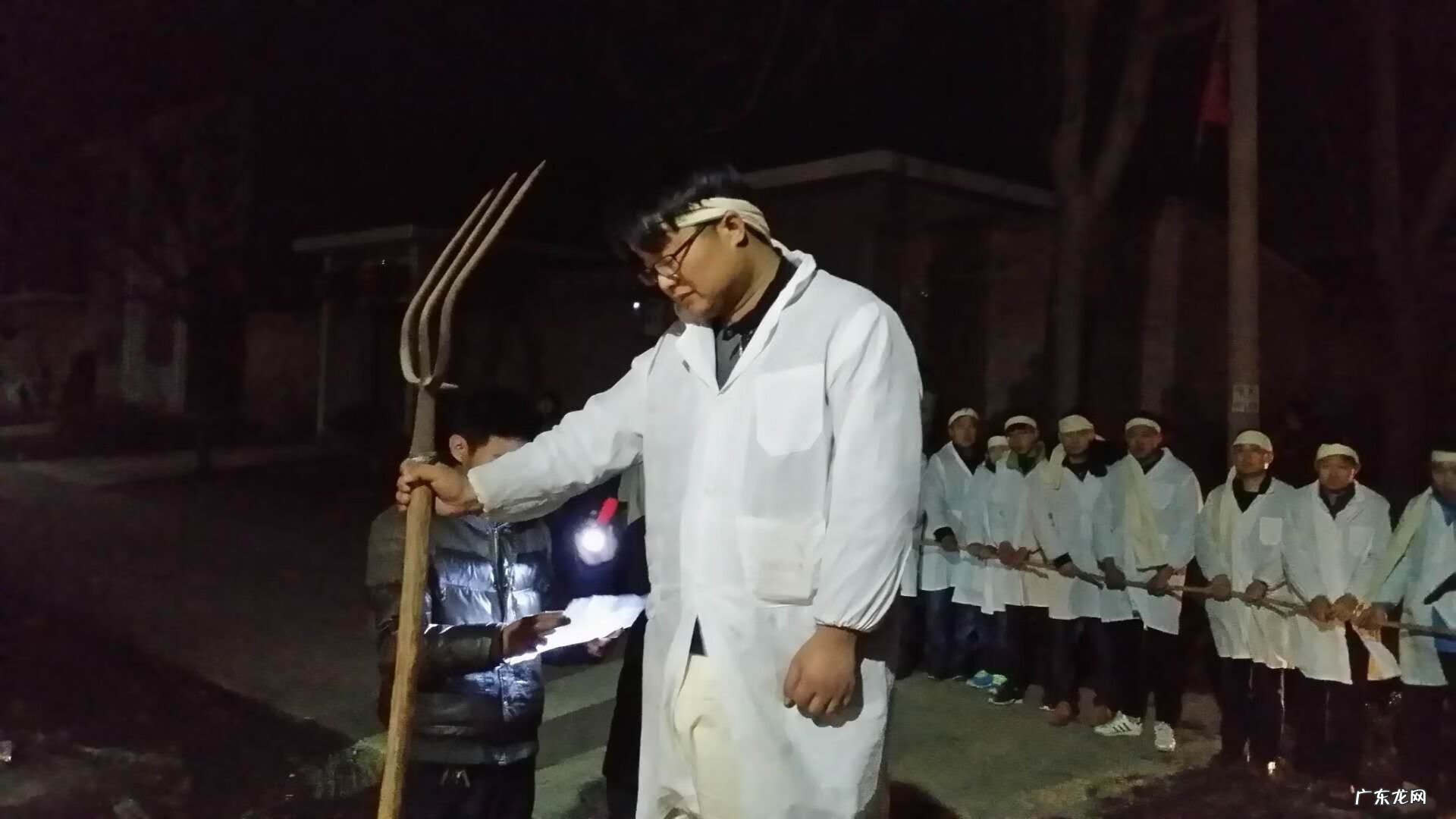 立碑前下雨立好后下雨 做风水下葬立碑后立即下雨好吗视频