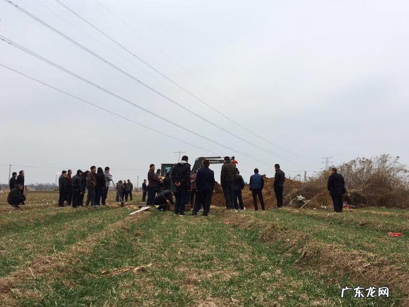 立碑前下雨立好后下雨 做风水下葬立碑后立即下雨好吗视频