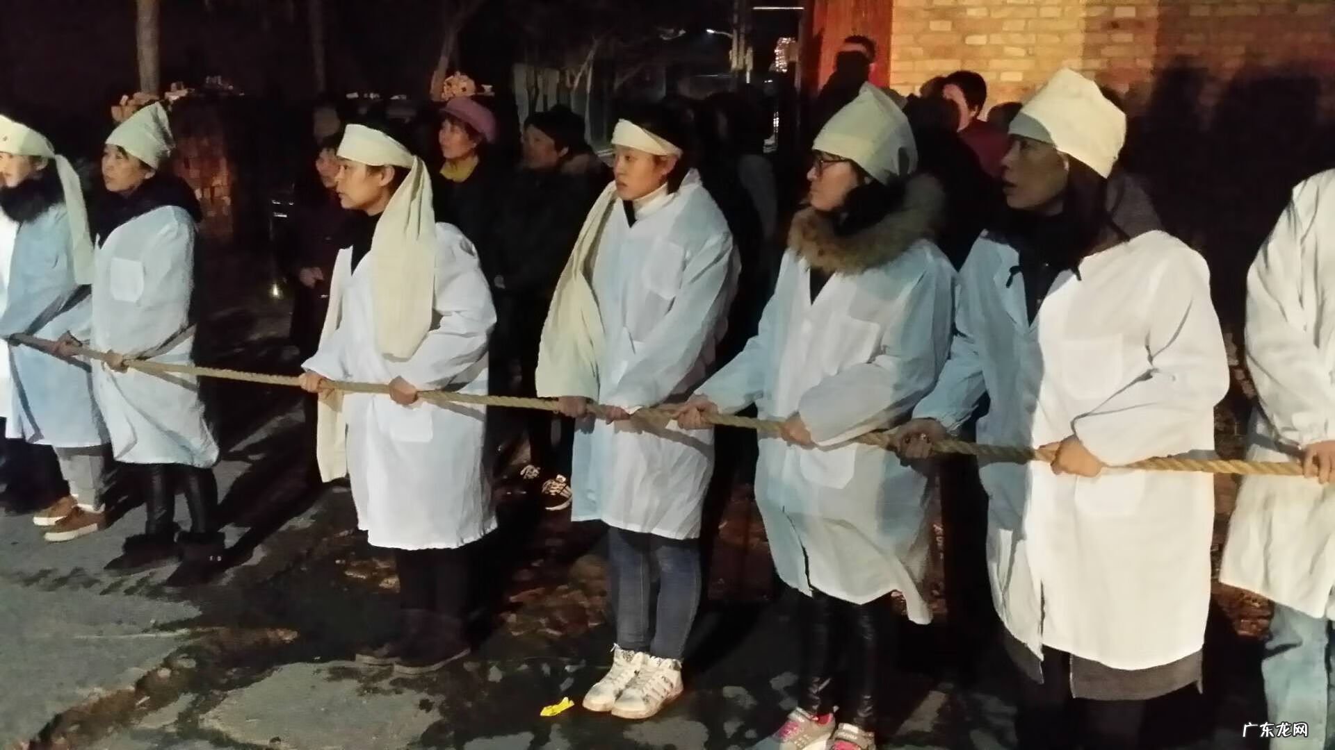 立碑前下雨立好后下雨 做风水下葬立碑后立即下雨好吗视频